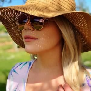 Meet your Posher, Danica